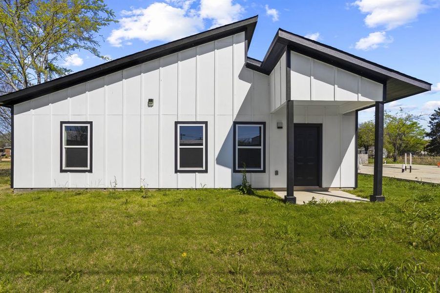 Exterior details and patio area of a home in , Gun Barrel City (Image 3). Exterior details and patio area of a home in , Gun Barrel City (Image 3).