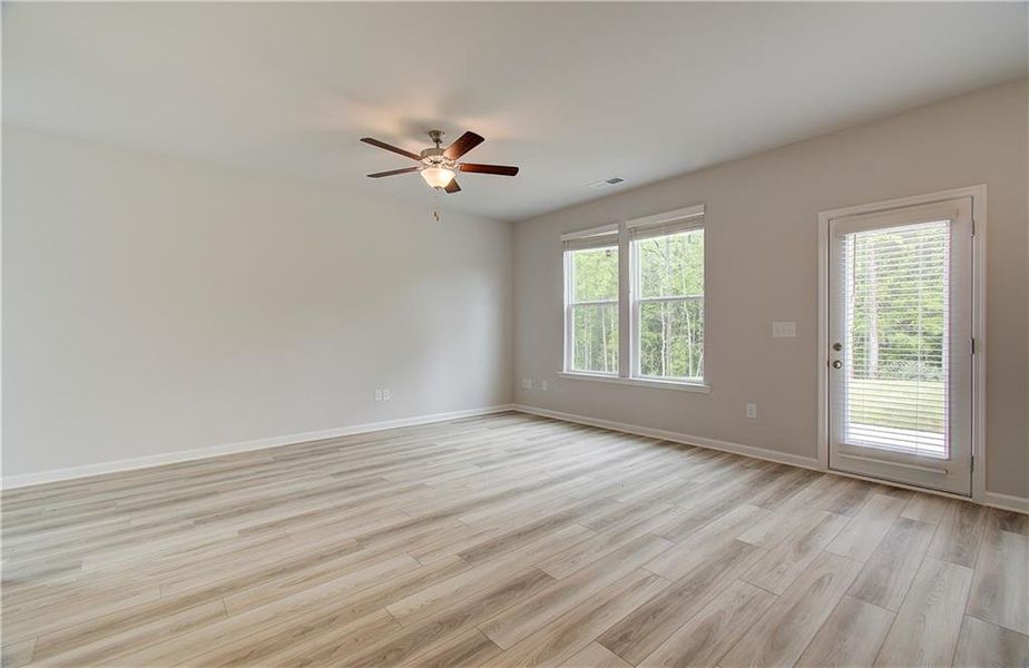 Spacious, unfurnished interior of a new home in Chapel Hill, Newnan (Image 6).