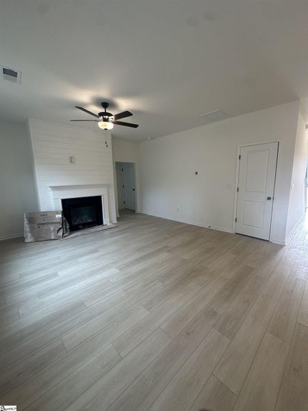 Spacious, unfurnished interior of a new home in Shiloh Trail, Wellford (Image 17).