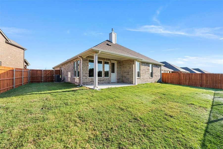 Exterior details and patio area of a home in Morningstar, Aledo (Image 25).
