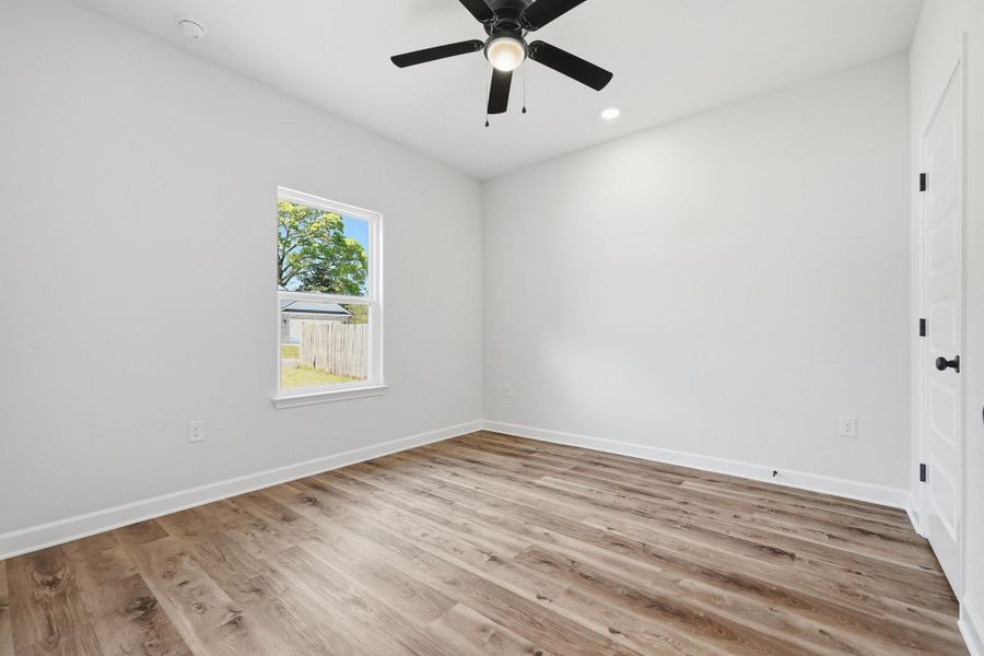 Spacious, unfurnished interior of a new home in Barton's Bend, Crestview (Image 47).
