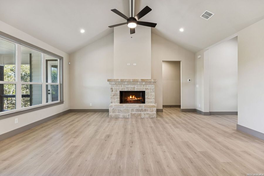 Spacious, unfurnished interior of a new home in , Fischer (Image 23).