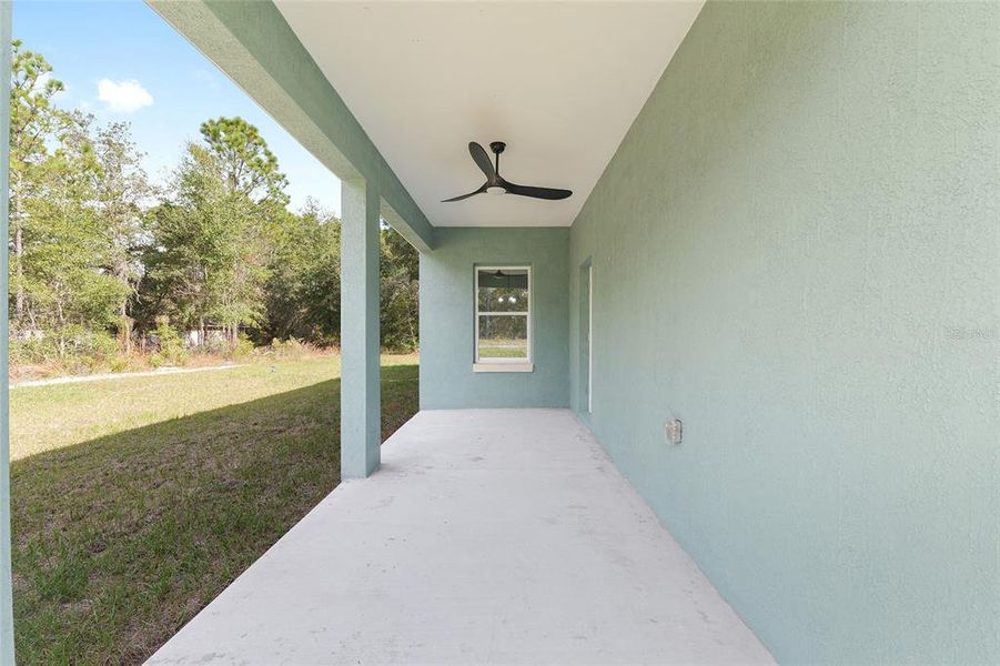 Exterior details and patio area of a home in , Citrus Springs (Image 3).