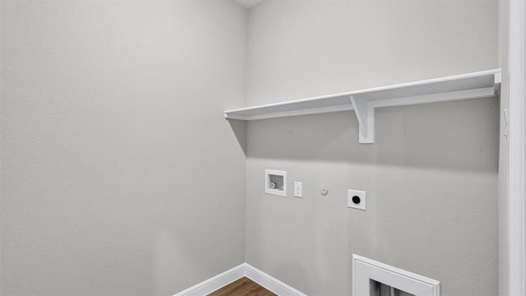 Spacious, unfurnished interior of a new home in Treeline, Justin (Image 27).