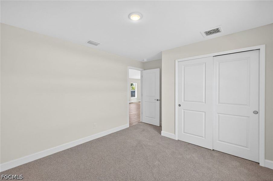 Spacious, unfurnished interior of a new home in Cape Coral, Cape Coral (Image 13).
