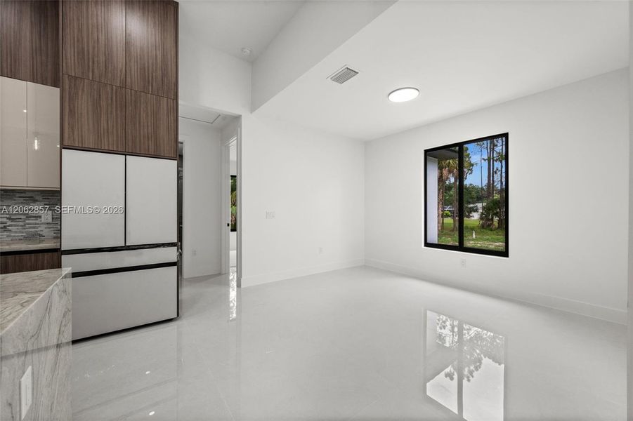 Spacious, unfurnished interior of a new home in , Lehigh Acres (Image 16).