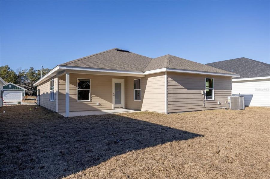 Exterior details and patio area of a home in Kirkland Farms, Alachua (Image 18).