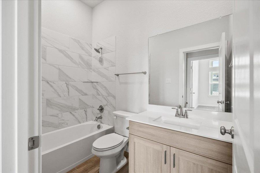 MOVE IN READY - LARGE LOT - OVERSIZED GARAGE