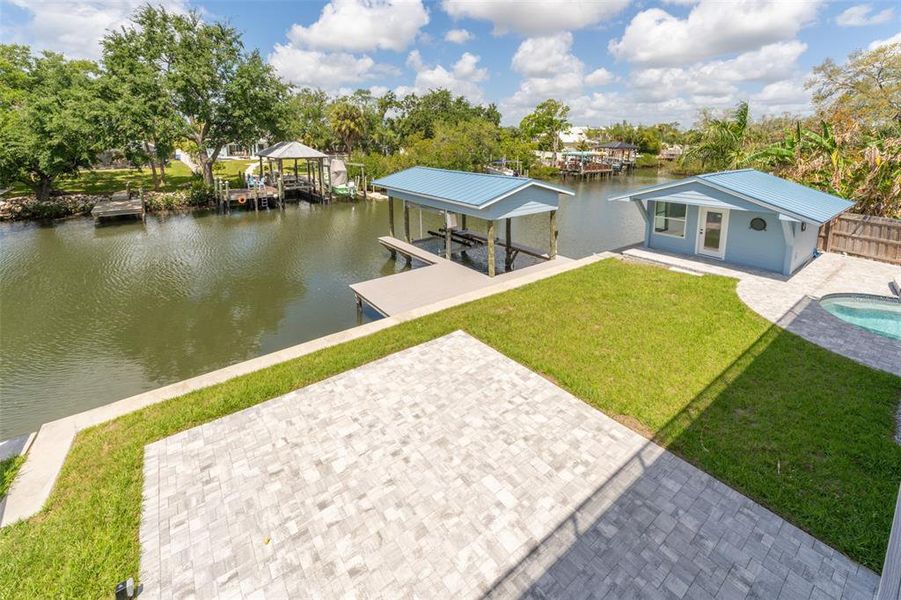 Exterior details and patio area of a home in , Tampa (Image 43).