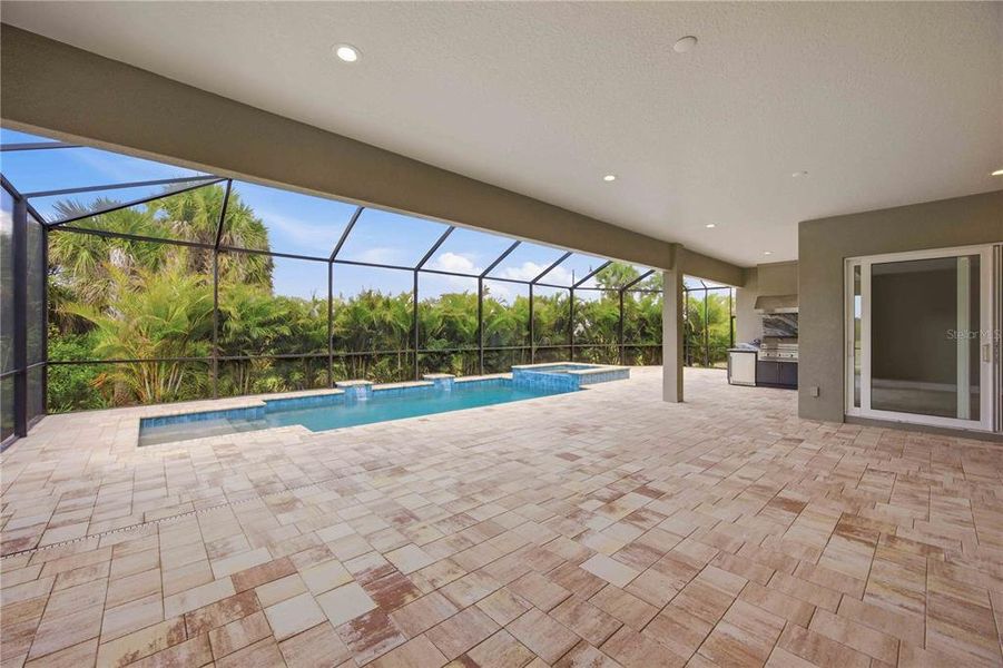 Exterior details and patio area of a home in Gran Place, Venice (Image 17).