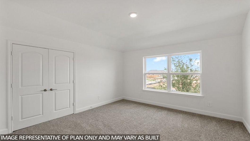 Representative unfurnished interior of a home built from the 3171 by D.R. Horton in River Ranch Estates, Dayton (Image 29).