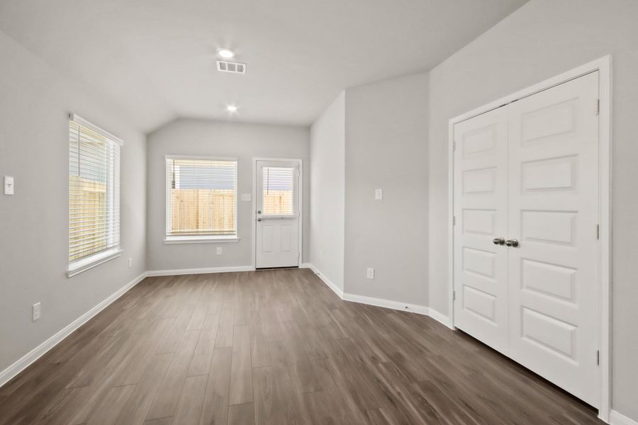 Spacious, unfurnished interior of a new home in Ridgeland Hills, Willis (Image 8).