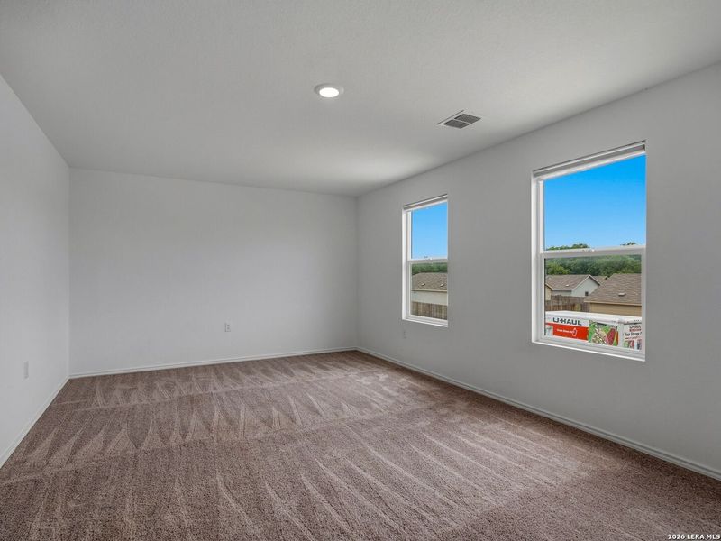Spacious, unfurnished interior of a new home in Mission del Lago, San Antonio (Image 24).