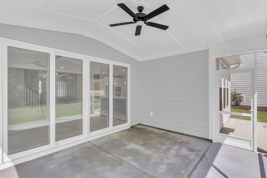 Representative exterior details of a home built from the The Hampton by RobuckHomes in Stonehenge, Raleigh (Image 48).