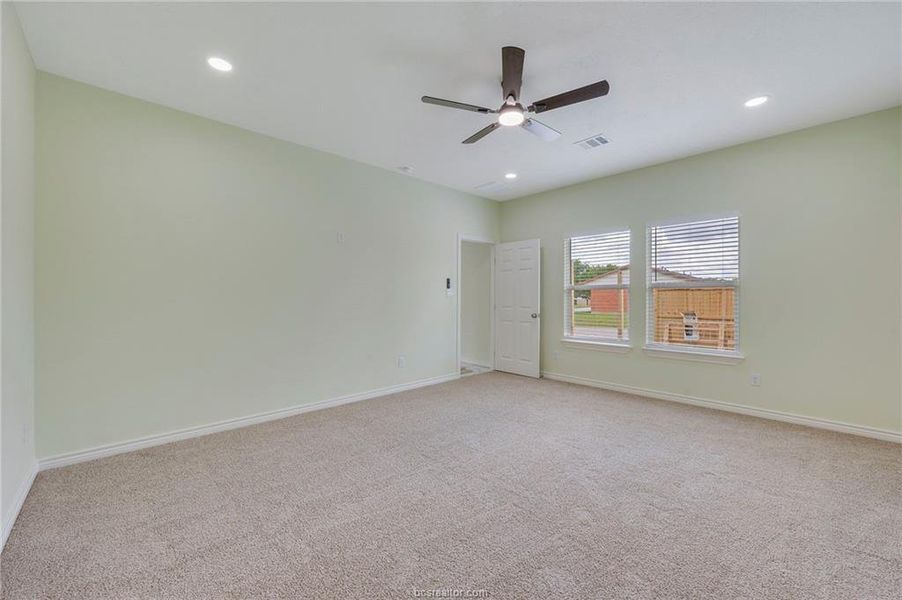 Spacious, unfurnished interior of a new home in , Bryan (Image 15).