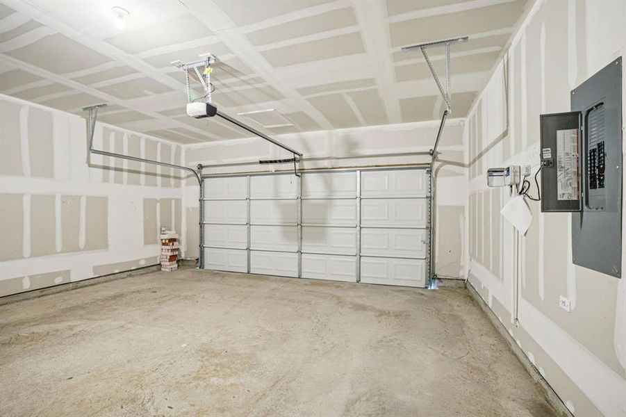 Spacious, unfurnished interior of a new home in Stonehaven, Seagoville (Image 21). Spacious, unfurnished interior of a new home in Stonehaven, Seagoville (Image 21).