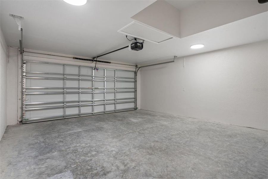 Spacious, unfurnished interior of a new home in , Weeki Wachee (Image 48).