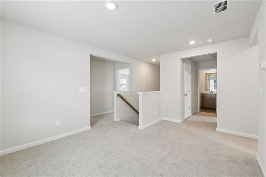 Spacious, unfurnished interior of a new home in Hawthorne Station, College Park (Image 14).