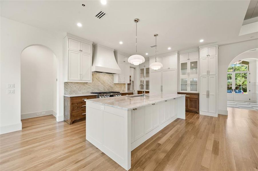 Furnished interior view inside a new home in , Richardson (Image 15).