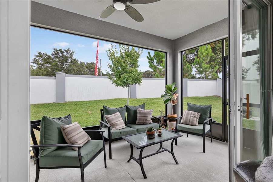 Exterior details and patio area of a home in , Tavares (Image 3).