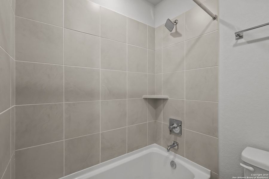 Close-up of interior finishes inside a home in Cinco Lakes, San Antonio (Image 20).