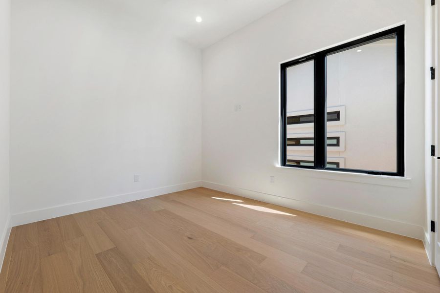 Spacious, unfurnished interior of a new home in , Horseshoe Bay (Image 23).