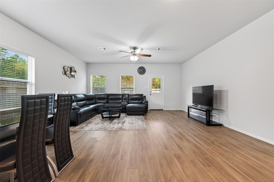 Community amenities in , Tomball (Image 48).