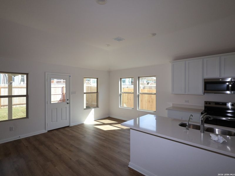 Spacious, unfurnished interior of a new home in Greenspoint Heights, Seguin (Image 24).