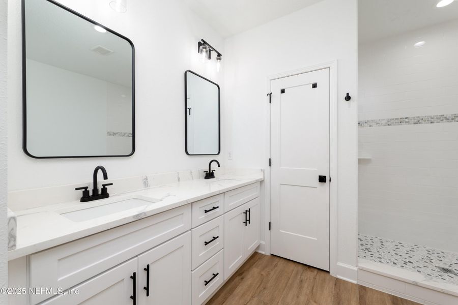 Furnished interior view inside a new home in , Middleburg (Image 8).