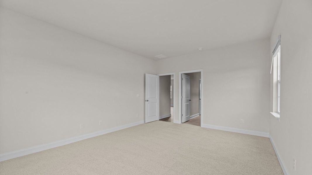 Spacious, unfurnished interior of a new home in Tyler - Home on the Lake, New Bern (Image 22). Spacious, unfurnished interior of a new home in Tyler - Home on the Lake, New Bern (Image 22).