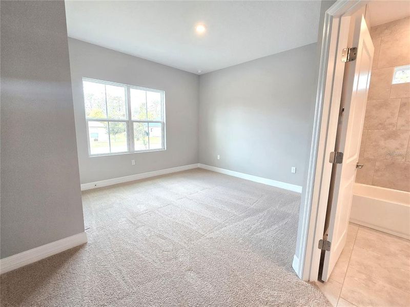 Spacious, unfurnished interior of a new home in , Homosassa (Image 76).