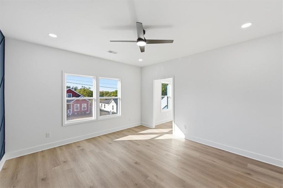 Spacious, unfurnished interior of a new home in , Atlanta (Image 40).