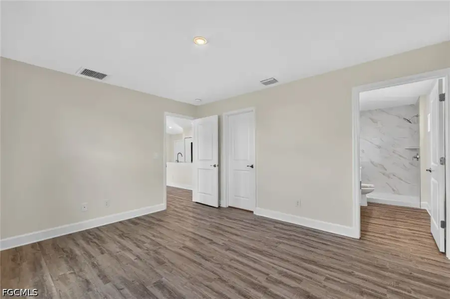 Spacious, unfurnished interior of a new home in Cape Coral, Cape Coral (Image 22).