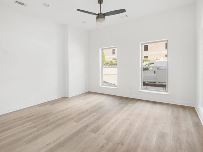 Spacious, unfurnished interior of a new home in Preston Park, Spring Hill (Image 7).