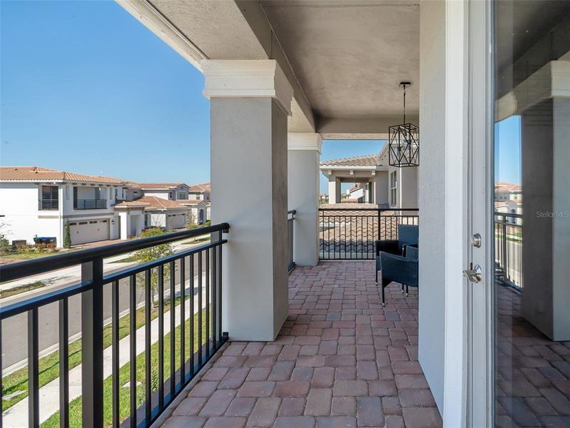 Exterior details and patio area of a home in , Orlando (Image 24).