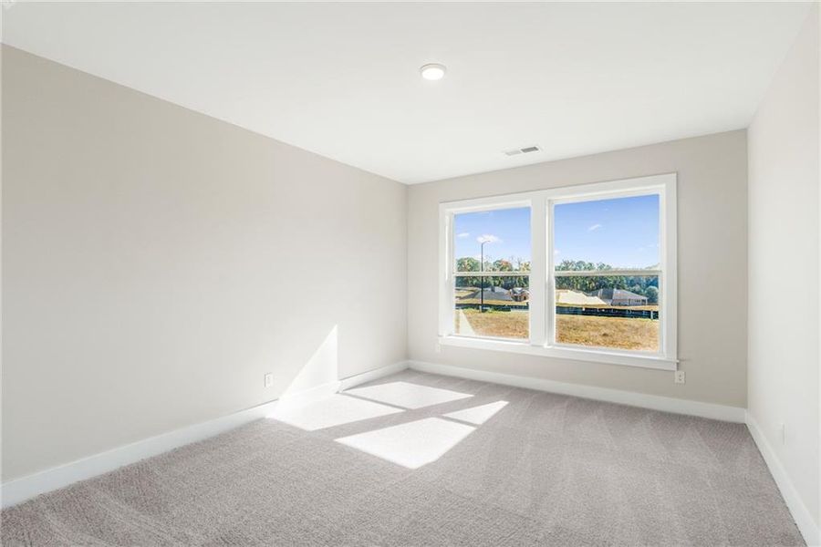 Spacious, unfurnished interior of a new home in Old Mill Preserve, Dallas (Image 15).