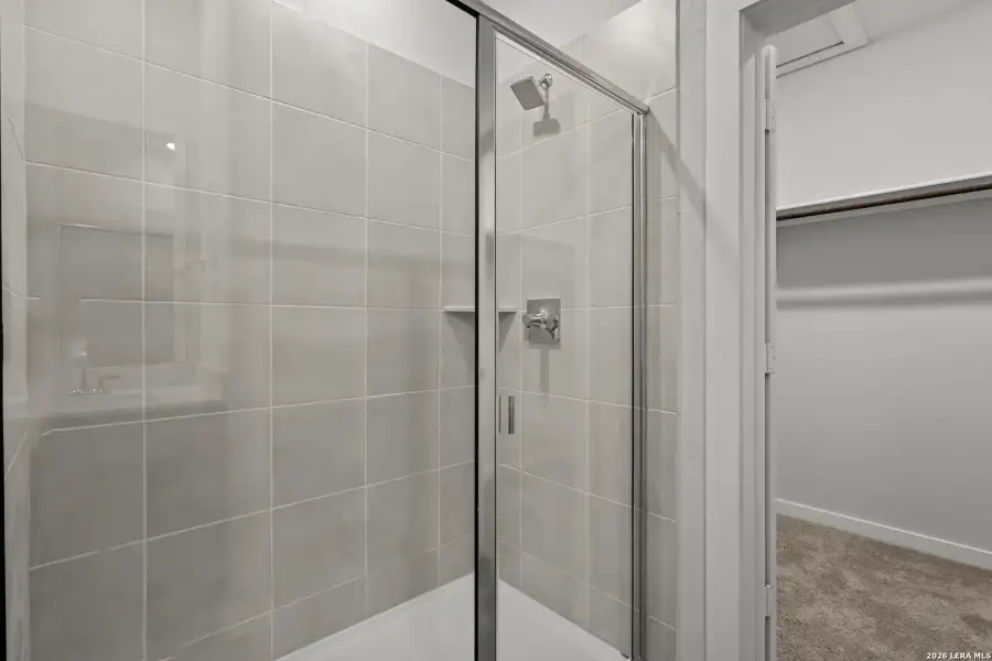 Close-up of interior finishes inside a home in Senna, Leon Valley (Image 11).