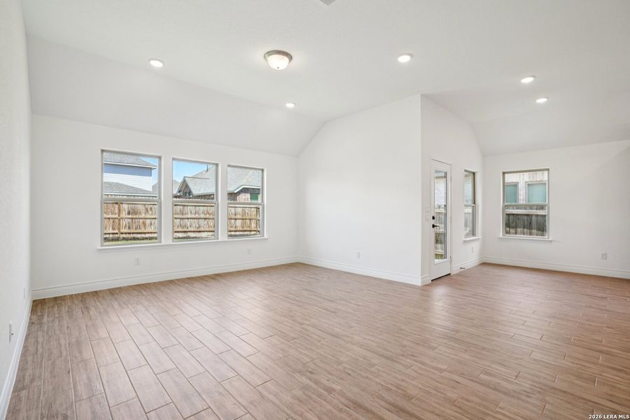 Spacious, unfurnished interior of a new home in , New Braunfels (Image 17).