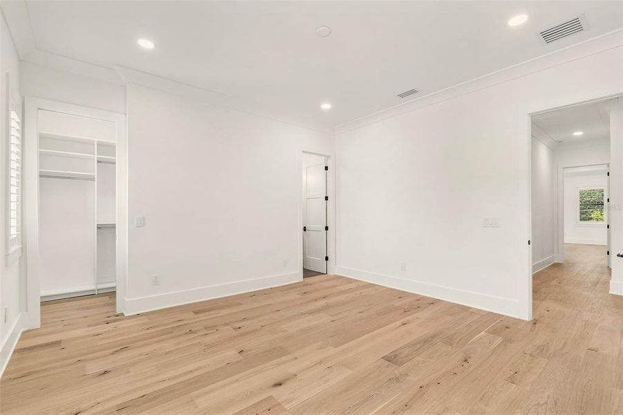 Spacious, unfurnished interior of a new home in , Tampa (Image 86).