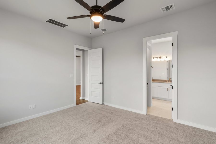 Spacious, unfurnished interior of a new home in Lariat, Liberty Hill (Image 31).
