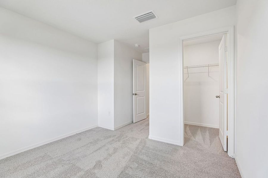 Spacious, unfurnished interior of a new home in Reserve at Forest Lake Townhomes, Lake Wales (Image 13).