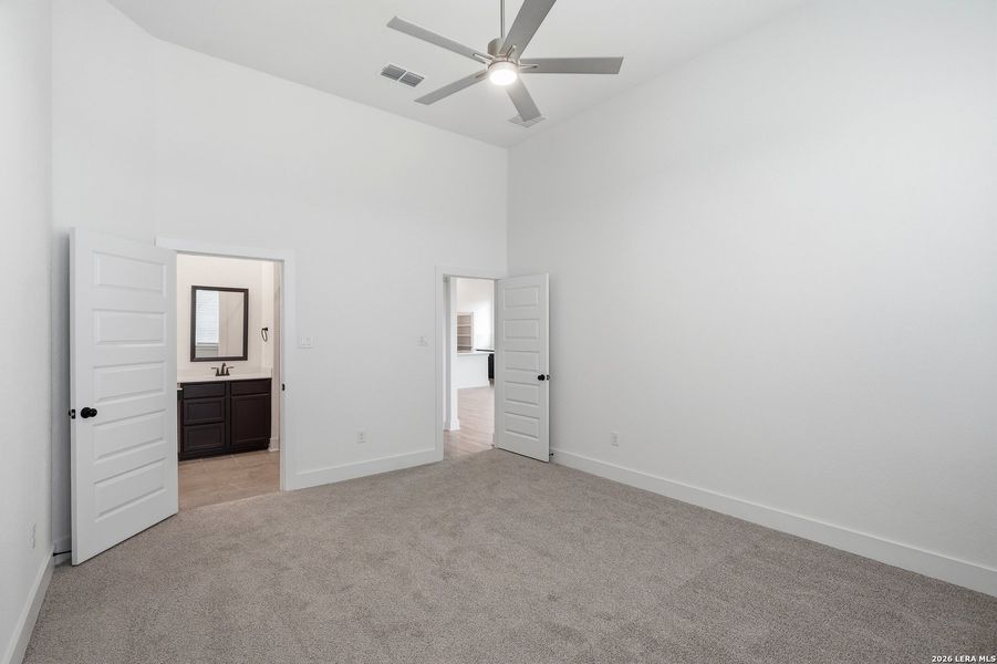 Spacious, unfurnished interior of a new home in Alsatian Oaks, Castroville (Image 25).