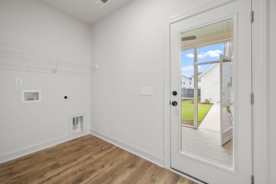 Spacious, unfurnished interior of a new home in , Summerville (Image 25).