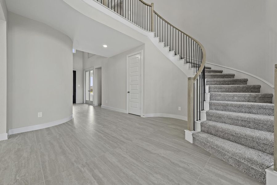 Spacious, unfurnished interior of a new home in Sunterra, Katy (Image 17). Spacious, unfurnished interior of a new home in Sunterra, Katy (Image 17).
