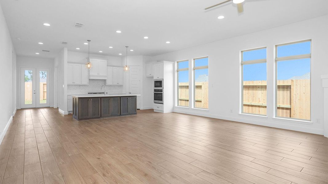 Spacious, unfurnished interior of a new home in Riceland, Mont Belvieu (Image 15).
