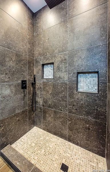 Close-up of interior finishes inside a home in , Eagle Pass (Image 14).