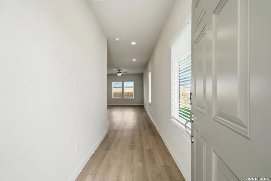 Spacious, unfurnished interior of a new home in Rosemont Hill, San Antonio (Image 17).