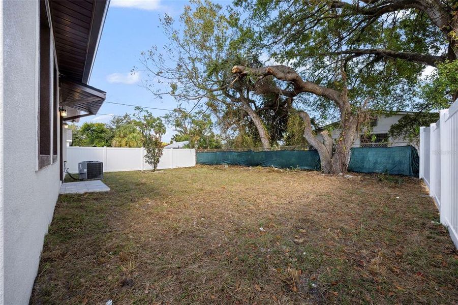 Exterior details and patio area of a home in , Tampa (Image 24).
