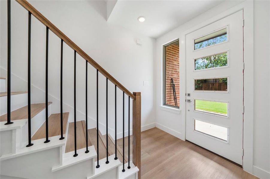 Spacious, unfurnished interior of a new home in , Farmers Branch (Image 27).