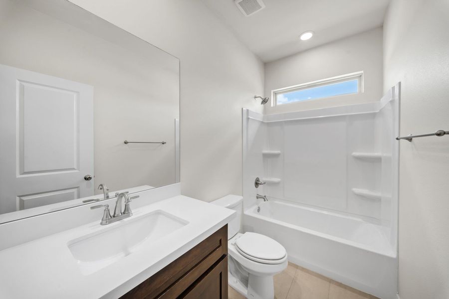Furnished interior view inside a new home in Paloma Ranch, Harlingen (Image 7).